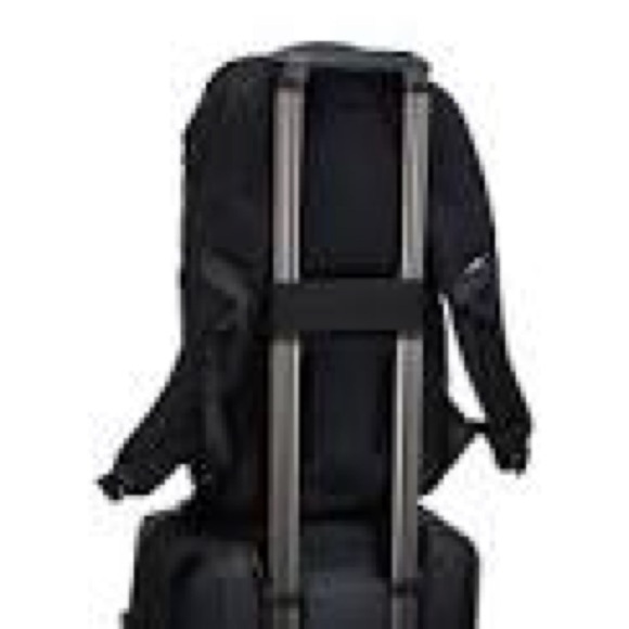THULE SWEDEN Accent Backpack 23L Black UNISEX Backpack - Picture 4 of 16